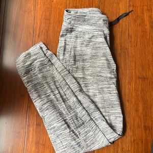 Lululemon gray joggers size 4